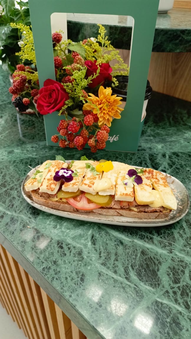 Roast beef halloum sandwich